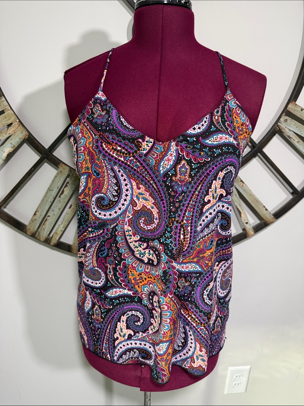 How Very Loved Paisley Print Spaghetti Strap Tank Top - Multicolor